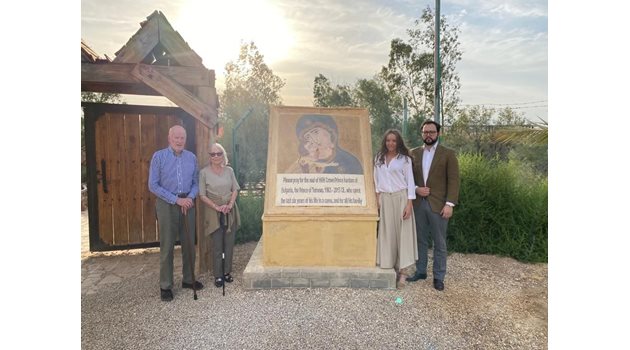 Цар Симеон, царица Маргарита, княгиня Мириам и княз Борис посетиха мемориалната плоча в памет на покойния княз Кардам на брега на река Йордан.