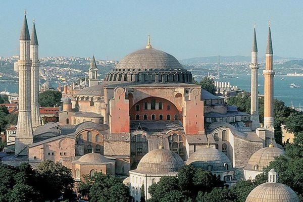 “Света София” е символ на Истанбул. Снимка: Пиксабей