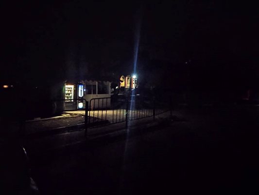 Лампа мъждука на училището в Чалъкови.