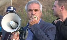 Министър Радев към протестиращите: Има опит да противопоставят останалата част от България срещу вас (На живо)