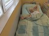 Жена на 94 живее в болница, защото синът й отказва да я прибере