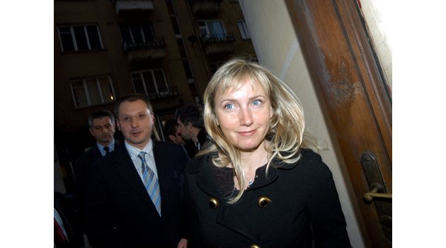 След като приключи мандата си като премиер, Станишев се раздели и с Елена Йончева.