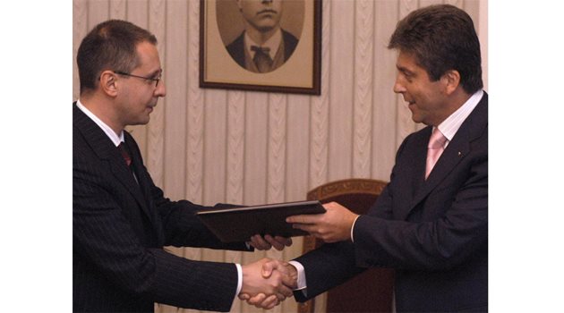ШАХ: Станишев държи кадровото досие на младия историк Георги Седефчов Първанов.