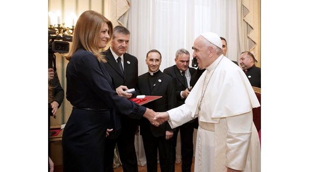 Десислава Радева с папа Франциск по време на посещението на светия отец у нас в началото на май СНИМКА: ВАЛЕНТИН НИКОЛОВ