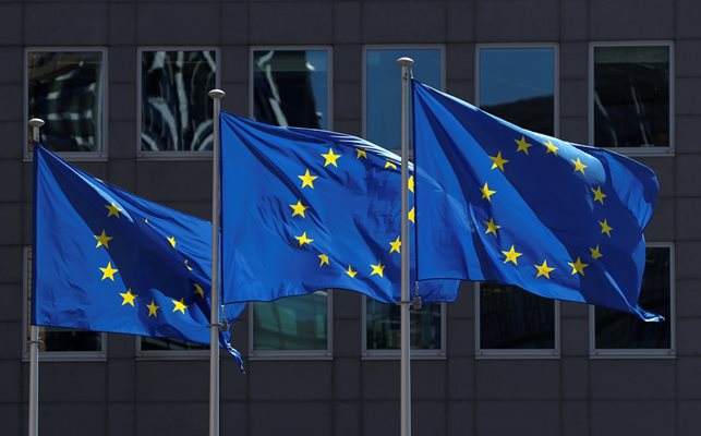 Европейската комисия одобри две български схеми за подпомагане на субсидиите за заплати СНИМКА: РОЙТЕРС