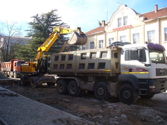 Ремонтите по ВиК проекта в центъра на Стара Загора трябва да завършат до 30 септември.