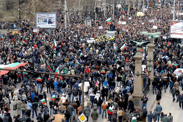 Ченгетата окървавили Орлов мост - неизвестни