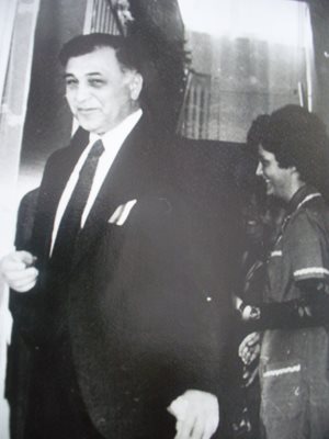 Гарбис Папазян при откриването на дарената от него детската градина в Сливен - 10 ноември 1977 година.