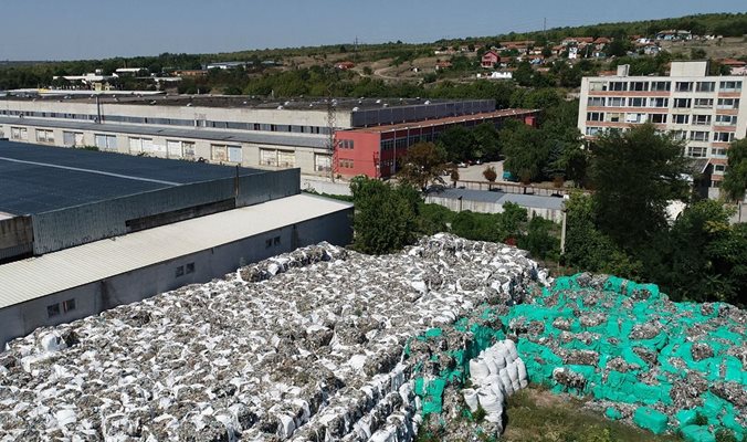 Това са опасните отпадъци

от дейността на “Монбат”,

съхранявани в Плевен.