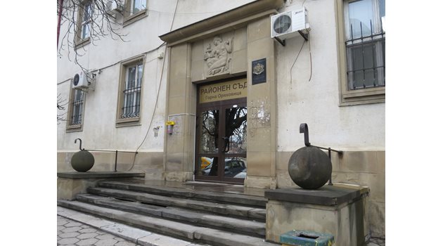 Районният съд в Горна Оряховица остави обвиняемия в ареста