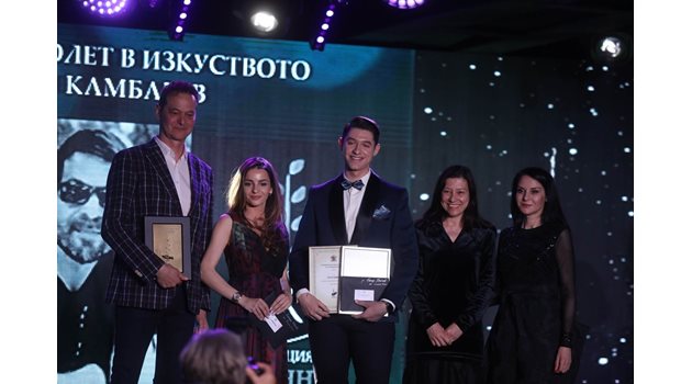 Най-добрият в категория "Дублаж" Петър Байков също получи своето отличие.