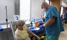 Д-р Аспарух Илиев: Новите ваксини със сигурност няма да ни разболеят от рак