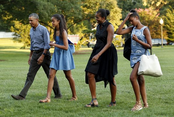 Президентът Барак Обама със съпругата си и двете им дъщери Малия и Наташа през лятото на 2015 г