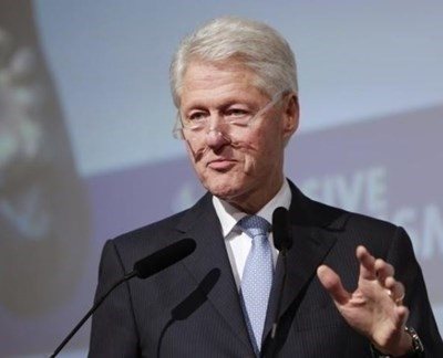 Бил Клинтън ще остане за тази нощ в болницата,  състоянието му се подобрява