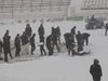 Чистят снега от стадион "Българска армия", не се знае ще има ли мач (Видео, снимки)