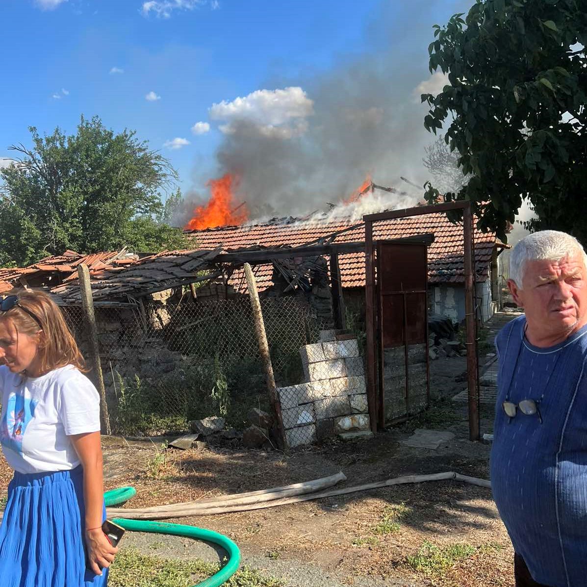 Пенсионер загина в пожар край Бургас, възрастна вдовица остана без дом (Обзор)
