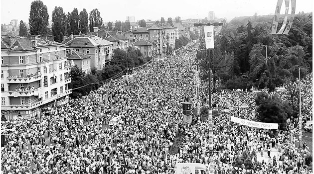 Митингът на СДС на Орлов мост на 7 юни 1990 г.