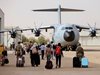 Около 900 британци са евакуирани от Судан