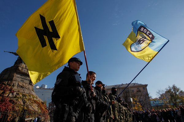 Доброволци се присъединяват към новосформирания в структурите на МВР батальон “Азов” през 2014 г.

СНИМКИ: РОЙТЕРС