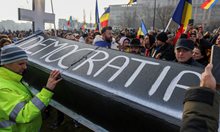 В Букурещ протестират срещу анулирането на президентските избори (Снимки)