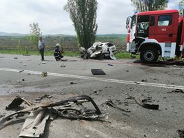 Все повече шофьори и пътници умират при удари в дървета край пътя.