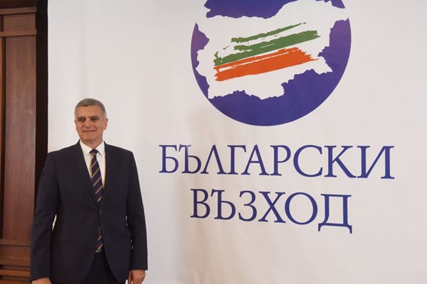 Бившият служебен премиер събра Инициативния комитет за учредяване на "Български възход" СНИМКИ: ВЕЛИСЛАВ НИКОЛОВ