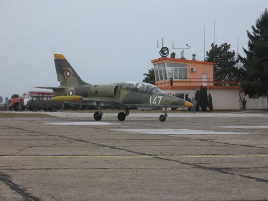 Военен самолет L-39ZA Albatross, какъвто управляваха двамата загинали пилоти майор Петър Димитров и ст. лейт. Венцислав Дункин. СНИМКА: airgroup2000