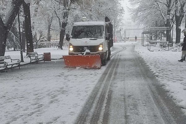 Пловдивските улици са изчистени от снега, 400 работници се грижат за тротоари и пешеходни зони