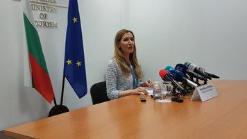 Николина Ангелкова: Има раздвижване в туризма