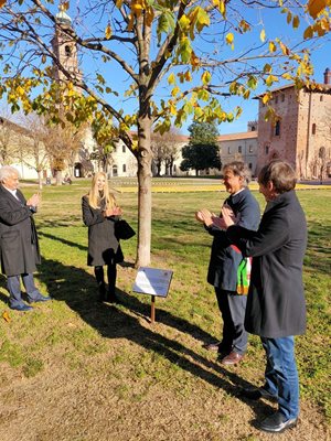 По инициатива на Генералния консул на Република България в Милано Таня Димитрова във Виджевано бе посадено българско дърво на спомените.
