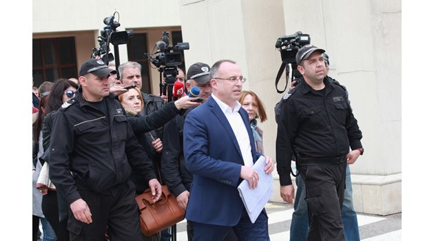 Румен Порожанов престоя около 2 ч на разпит в Специализираната прокуратура вчера.