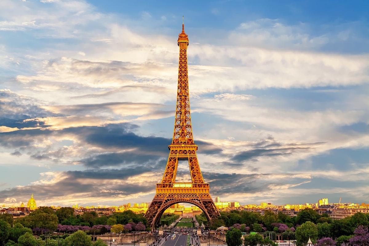 В Париж разследват френски и руски милиардери за пране на пари