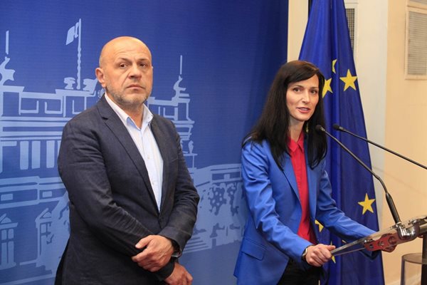 Мария Габриел и Томислав Дончев дадоха специална пресконференция в парламента
