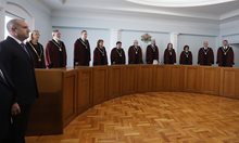 Брутален натиск, да подаде оставка - така парламентът реагира на Радев, атакувал в КС избора на 2-та съдии