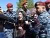 Десетки ранени при протести в Ереван
