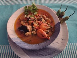 Средиземноморска супа с риба и морски дарове