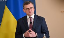 Дмитро Кулеба: Украйна спира консулските услуги за мъже в наборна възраст в чужбина