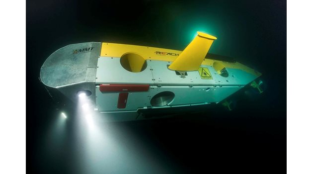 ТЕХНОЛОГИИ: Подводният апарат “Сървайър” е с пълен комплект геофизични уреди.