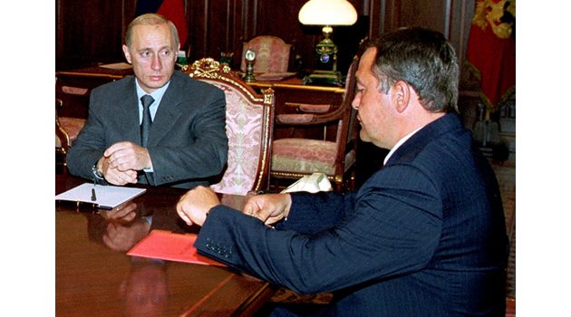 БИОГРАФИЯ: Като бивш министър за медиите и шеф на "Газпром" Лесин е бил близък с Владимир Путин.