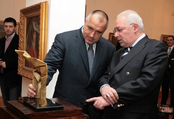 Борисов получи приза “Политик на годината” от собственика на “Дарик” през 2009 г.