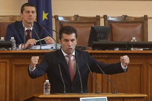 Новото мнозинство сваля кабинета “Петков” другата седмица, но още няма отговор ще пробва ли експертно правителство