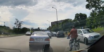 Три коли се сблъскаха в София (Видео)