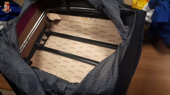 В двойно дъно на куфара на българина били открити 5,5 кг хероин СНИМКИ: Италианска полиция