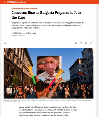 Статията е илюстрирана с плакат от протестите от миналото лято, на който тогавашният премиер Бойко Борисов е изобразен с маска за лице във формата на банкнота от 500 евро. Факсимиле "Шпигел"