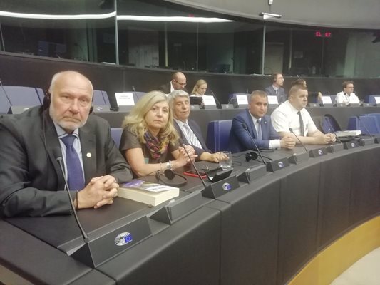 Делегацията от наши учени е в Страсбург, за да защити българската позиция спрямо Северна Македония
