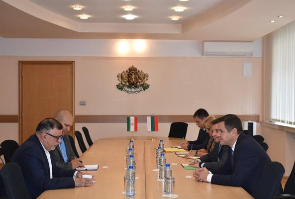 Министърът на икономиката Никола Стоянов се срещна с посланика на Иран  Сейед Мохаммад Джавад Расули