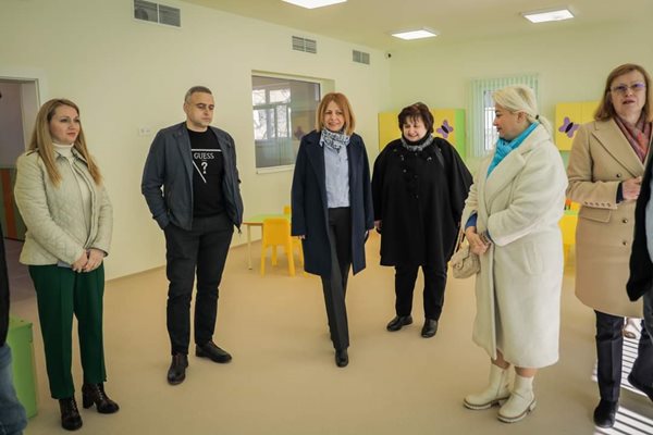 Кметът Йорданка Фандъкова провери новата детска градина.
СНИМКА: АДЕЛИНА АНГЕЛОВА