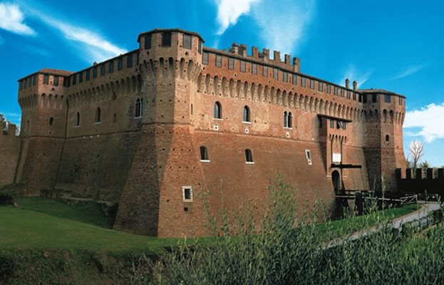 В замъка на Градара, до Римини, е живяла Лукреция Борджия.