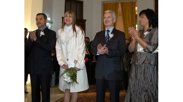 Волен Сидеров се ожени без много шум в Кърджали за Капка Георгиева през 2006 г.