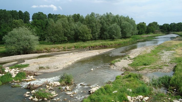 Коритото на река Стряма край Ръжево Конаре има 4 язви.